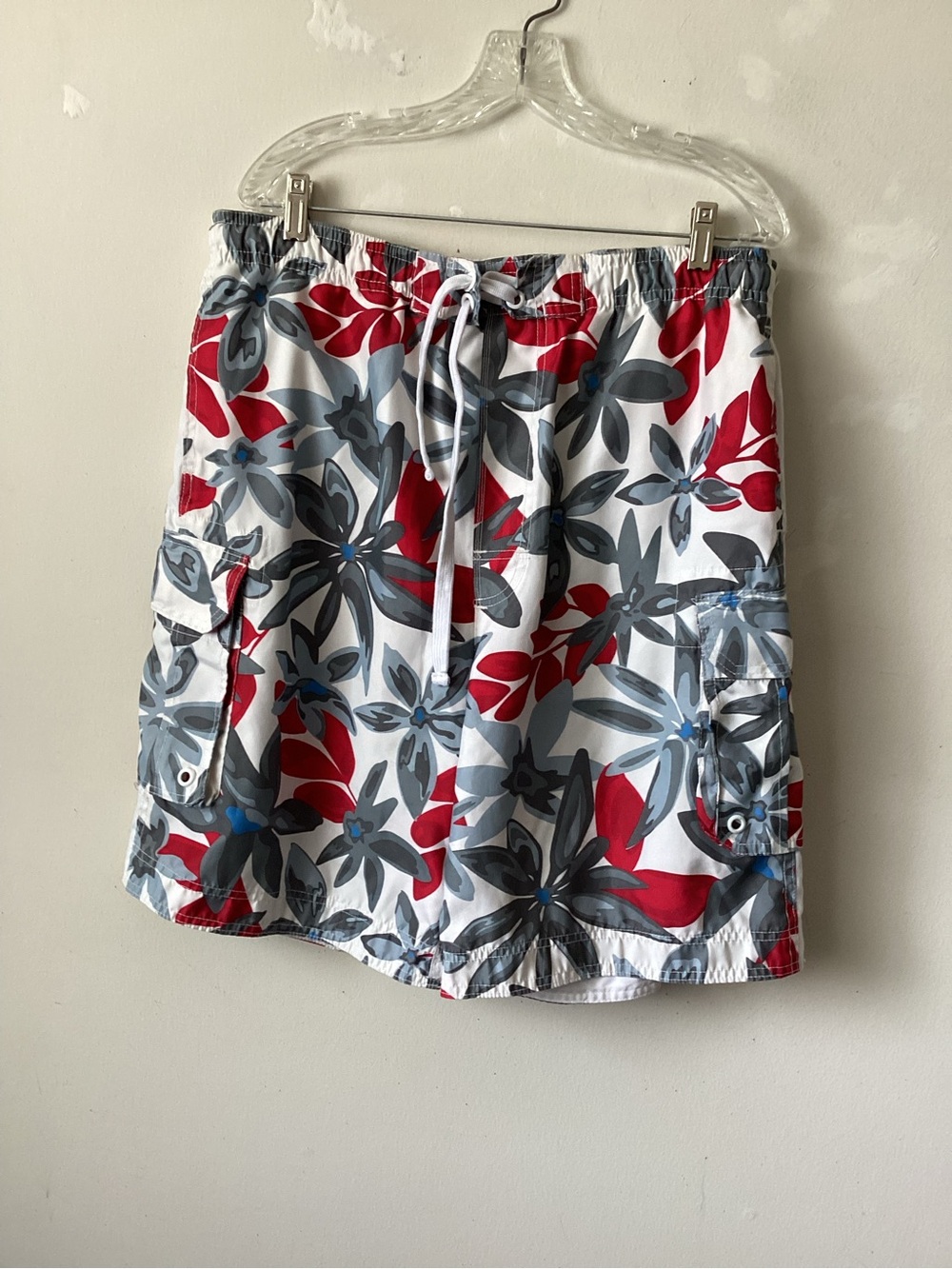 Wave Zone Men's Red & Gray Floral Swim Trunks - Elastic Waist with Cargo Pockets
